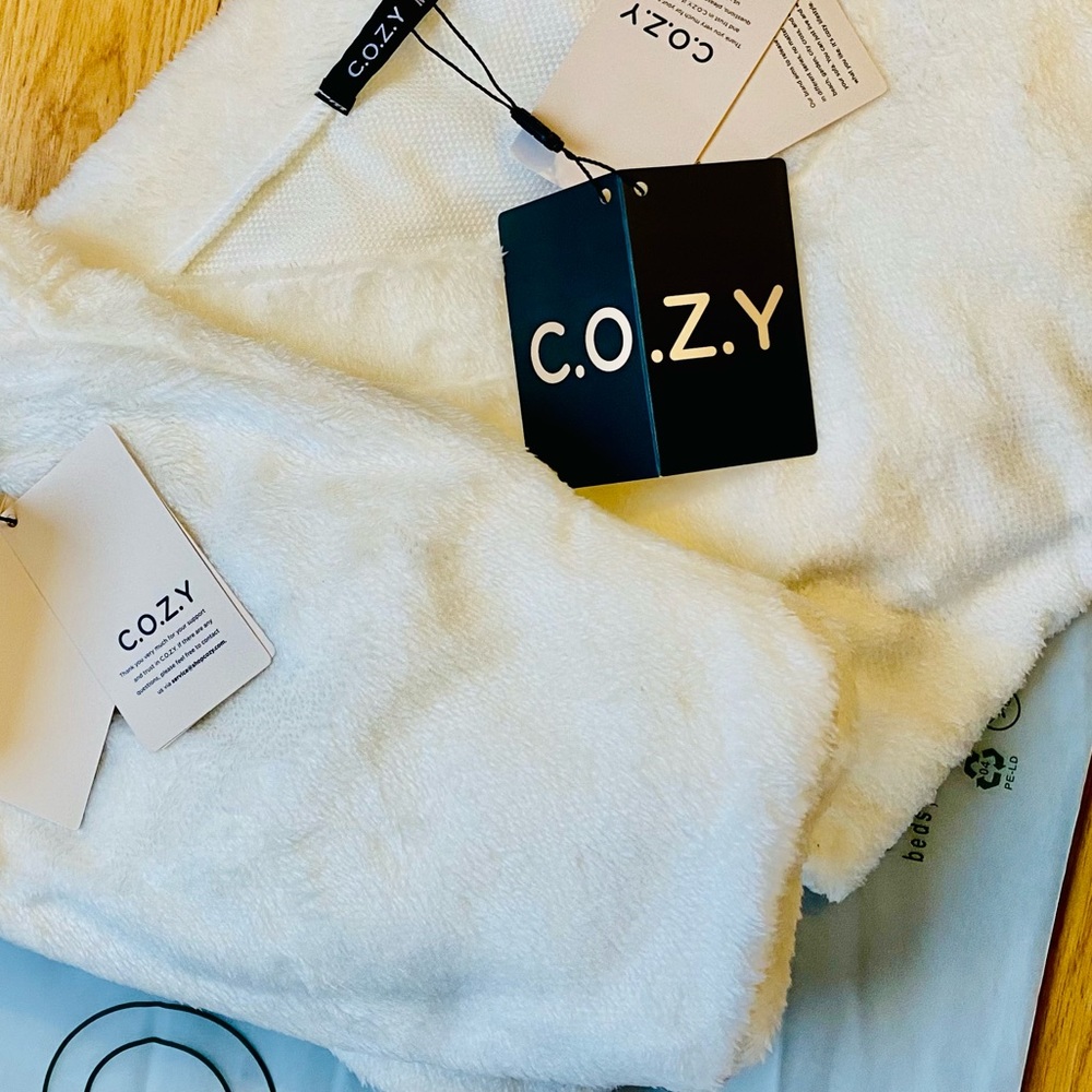 New pajama set COZY- Medium 10 Womens fuzzy lounge set white Pajama Set NWT